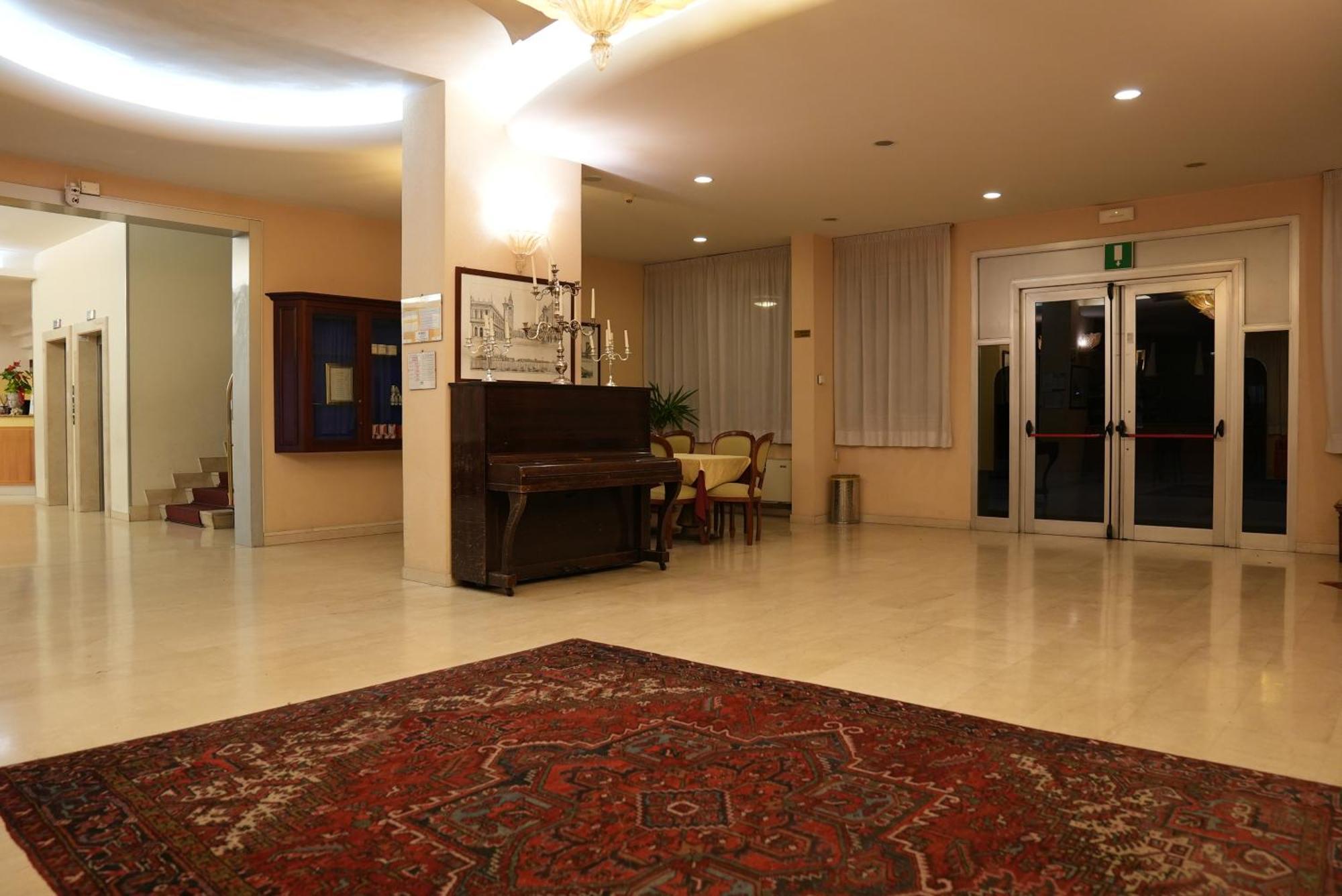 Hotel Albatros Местре Экстерьер фото